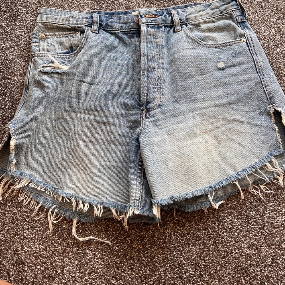 Free People boyfriend shorts! Size 28.